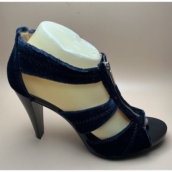 Michael Kors Berkley Blue Velvet‎ T-Strap Sz 9M, Preowned - Picture 2 of 10